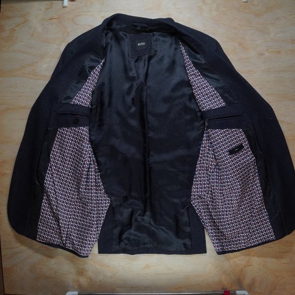 Hugo Boss Navy Blazer Sport Coat with subtle stripes - 44R - Picture 3 of 15
